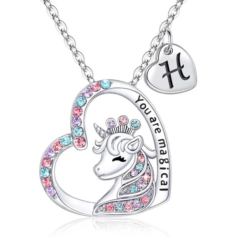 Collar de unicornio con letra inicial a la moda