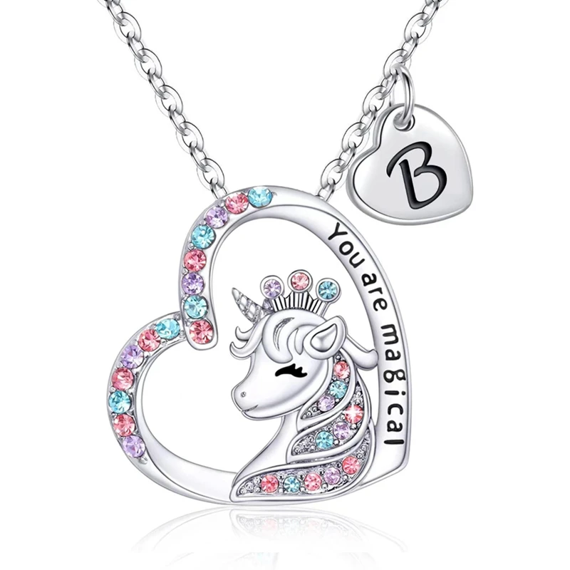Collar de unicornio con letra inicial a la moda