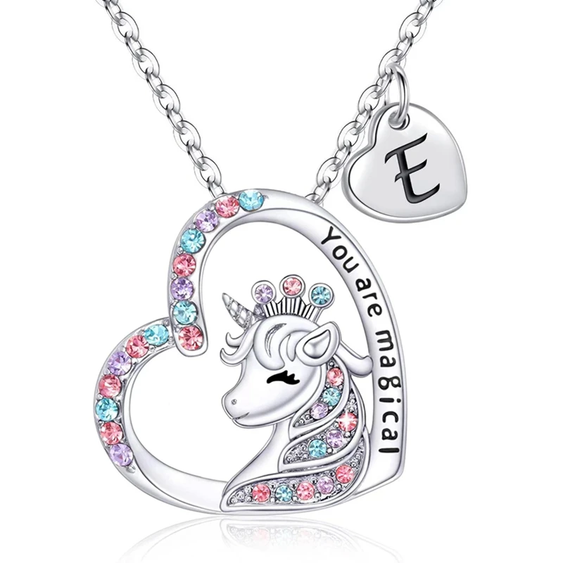 Collar de unicornio con letra inicial a la moda
